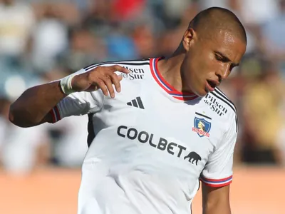 Ex delantero de Colo-Colo trunca la salida de Leandro Benegas desde Pedrero