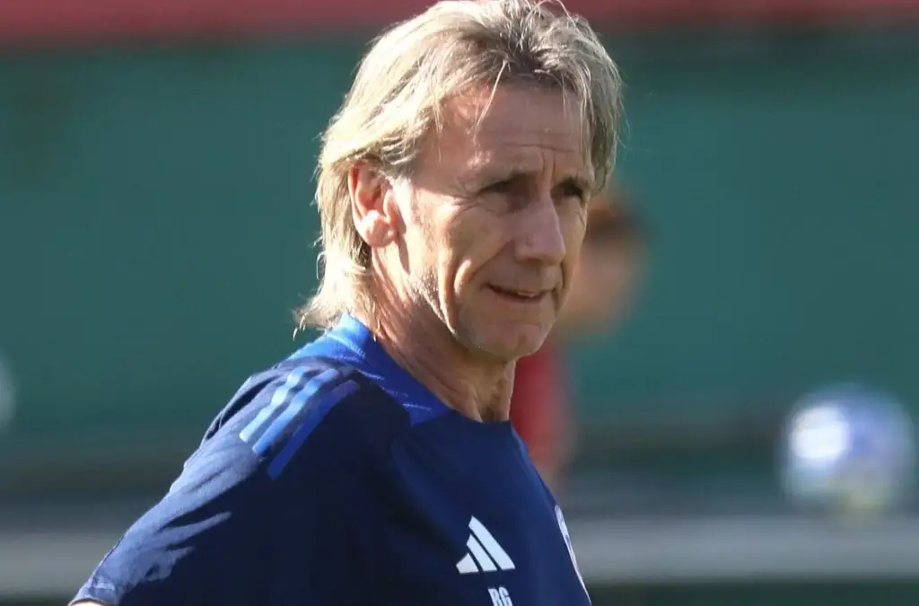 El duro presente de Ricardo Gareca en La Roja podrían poner a Jorge Almirón como su reemplazante.