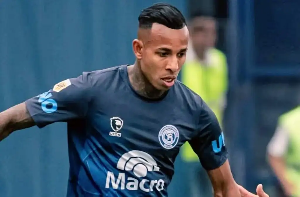 Independiente de Rivadavia se niega a dejar partir a Sebastián Villa.