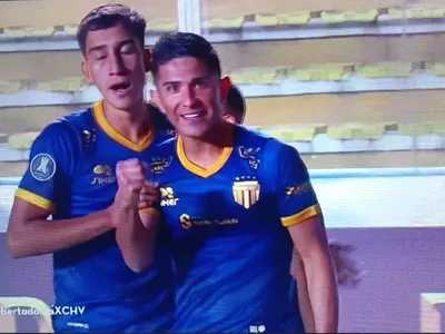 [VIDEO]: Dejó tirado a un rival: Así fue el golazo de Felipe Flores en Copa Libertadores