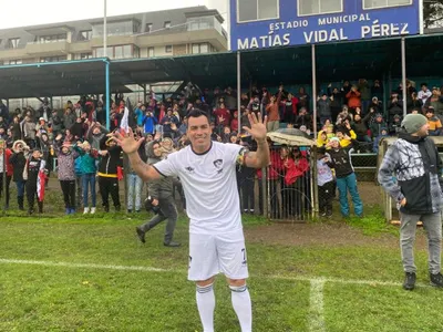 VIDEO: Esteban Paredes derrochó talento y marcó en partido benéfico ante la UC de Villarrica