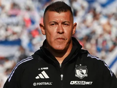 «El único que intentó»: Jorge Almirón destaca a jugador de Colo-Colo tras la derrota frente a la UC