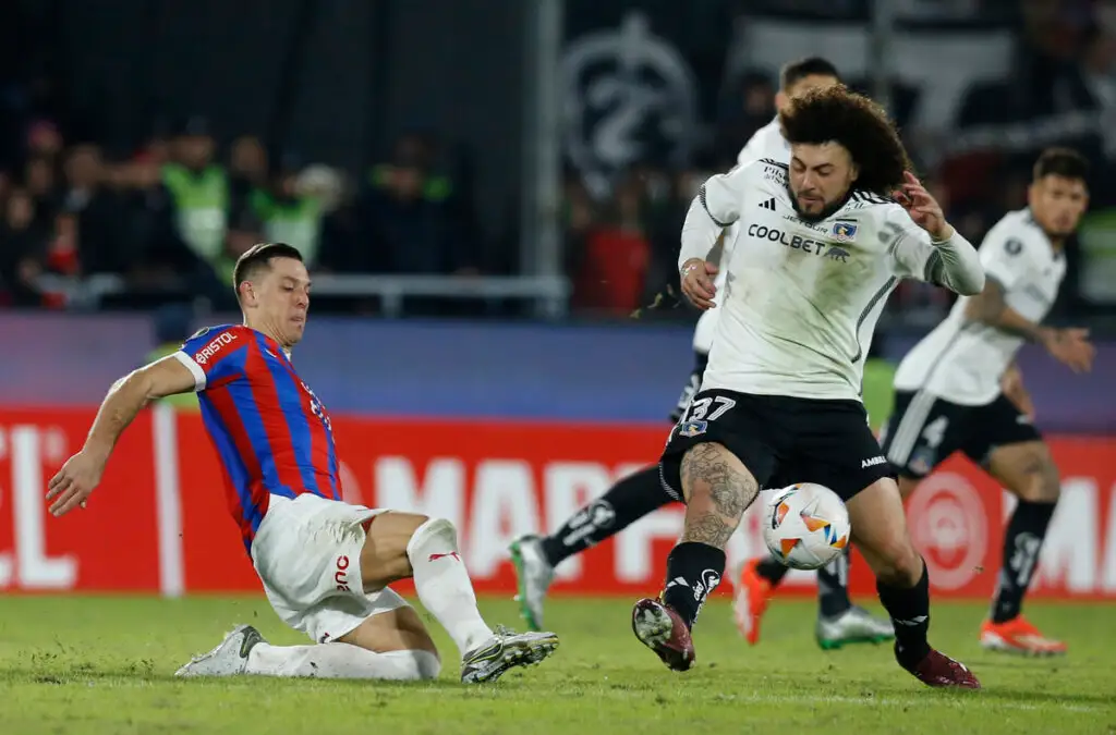Maximiliano Falcón tuvo un destacado partido ante Cerro Porteño.