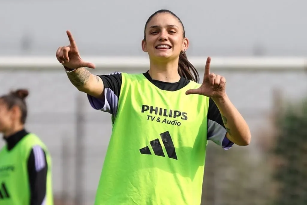 Isidora Olave entrena con Colo-Colo