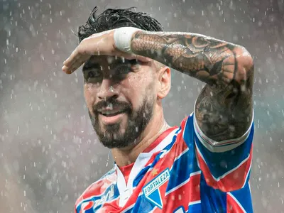 Golpe bajo para Colo-Colo: La FIFA le entrega una impensada noticia a Juan Martín Lucero que hace reír a Fortaleza