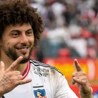 Hasta regaló la camiseta: Maximiliano Falcón se fue del Estadio Monumental bajo una ovación tras brillar en Colo-Colo