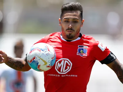 Se vuelve al rojo: Se filtra camiseta alternativa que utilizaría Colo-Colo el 2023