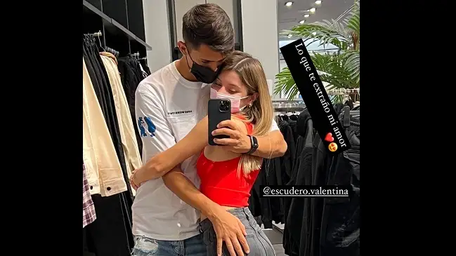 Pablo Solari justo a Valentina Escudero en su etapa de pareja.