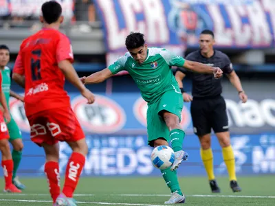 [VIDEO] El formado en Colo-Colo que le aguó la fiesta a Universidad de Chile con un golazo