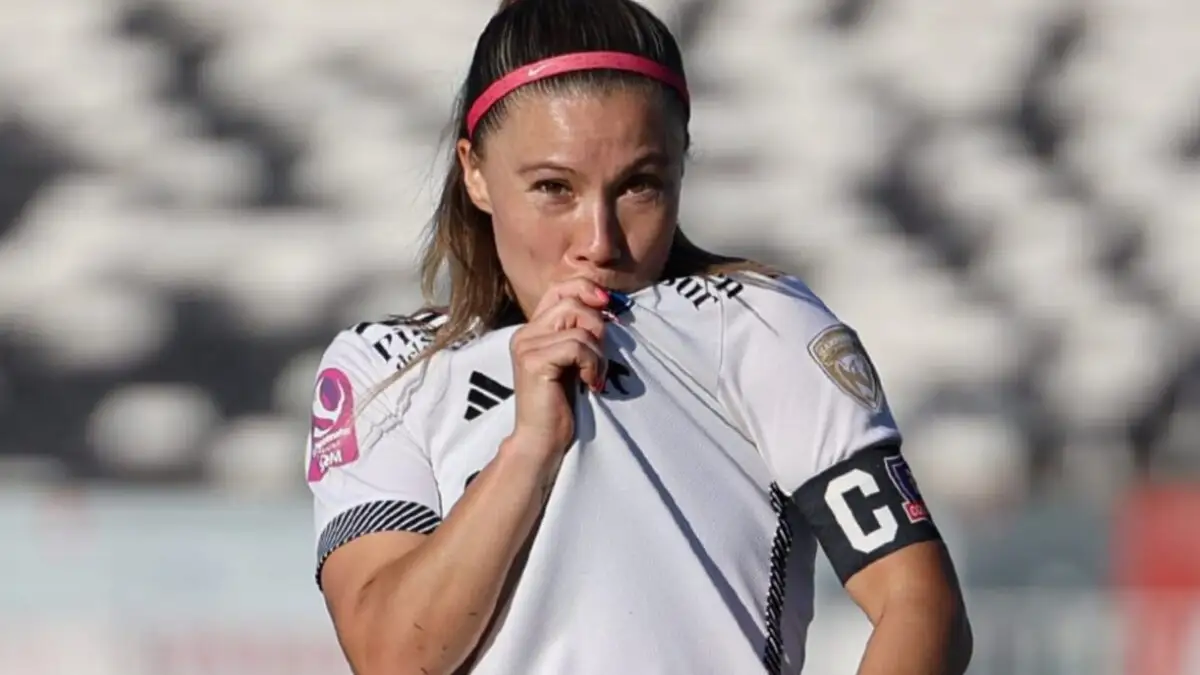 La artillera del Cacique no escondió su alegría por su entrenador.