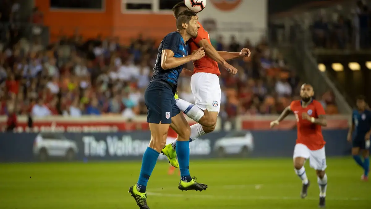 Futbol, Estados Unidos vs Chile. Partido amistoso 2019. El jugador de Chile Diego Rubio, disputa el balón contra Omar González de Estados Unidos durante el partido amistoso en el estadio BBVA Compass Stadium. Houston, Texas. 26/03/2019 David Leah/Mexsport/Photosport Football, United States vs Chile. Friendly match 2019. Chile’s player Diego Rubio, battles the ball against Omar González of United States during friendly match at BBVA Compass Stadium. Houston, Texas. 26/03/2019 David Leah/Mexsport/Photosport