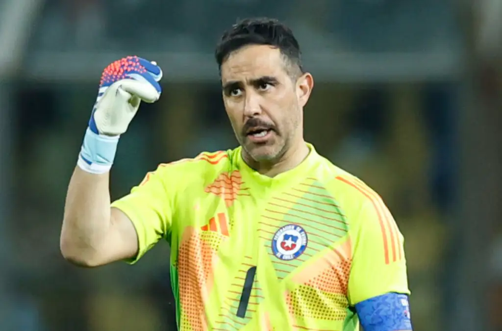 Claudio Bravo podría unirse al cuerpo técnico de Ricardo Gareca en La Roja.