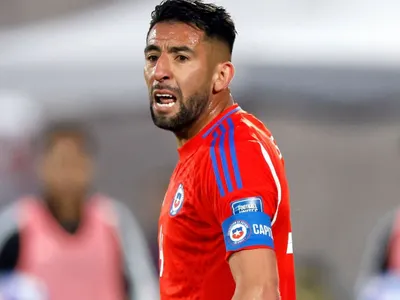 La luz de esperanza que tiene Mauricio Isla para volver a la Selección Chilena