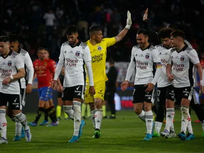 «Se quiere ir sí o sí»: Anticipan salida de importante jugador de Colo-Colo a final de temporada