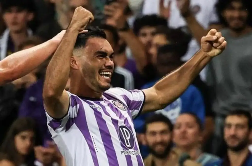 Gabriel Suazo realizó espectacular asistencia en empate del Toulouse.