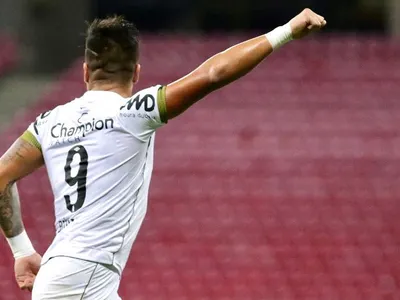Los novedosos apodos que recibió Javier Parraguez en Brasil por sus buenas actuaciones