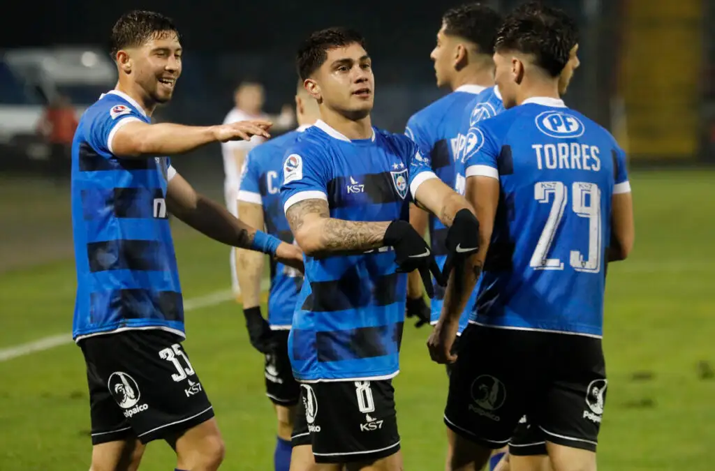 Huachipato no tiene intenciones de vender a Maximiliano Rodríguez y Felipe Loyola.