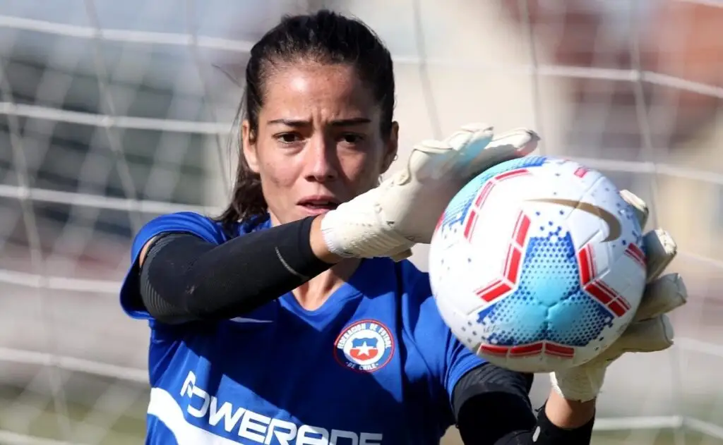Ryan Torrero, arquera con pasos por La Roja y opción para reforzar a Colo-Colo Femenino.