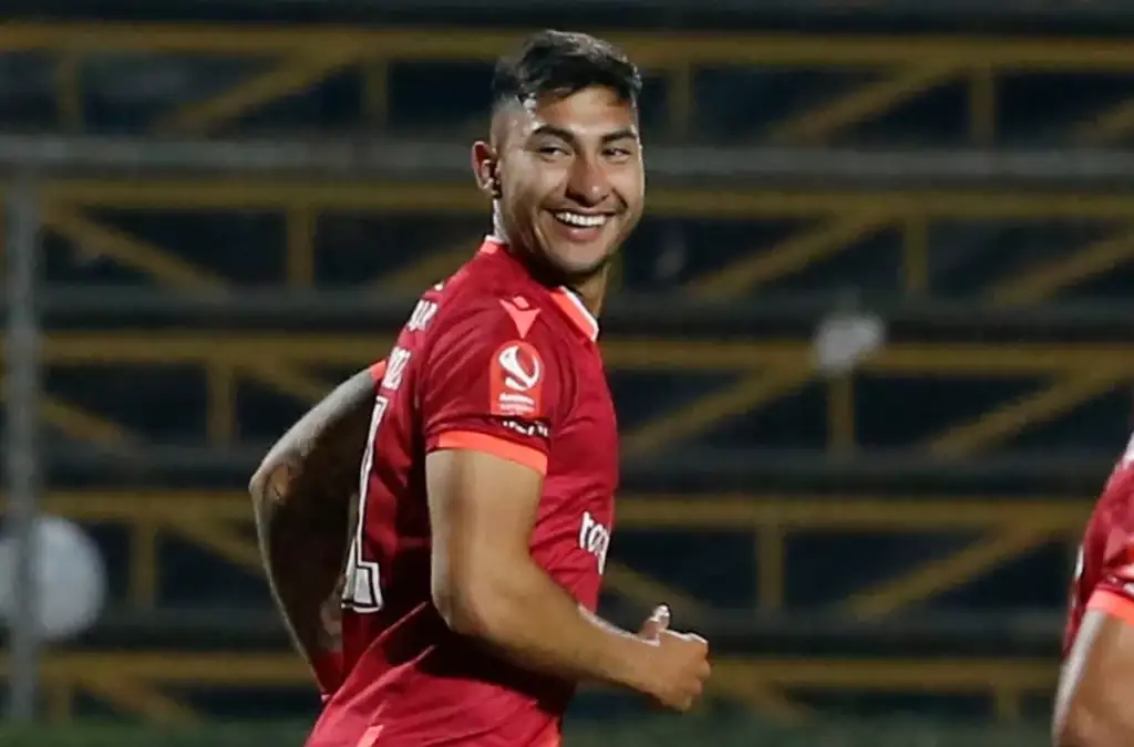 Ethan Espinoza está a préstamo en Deportes La Serena.