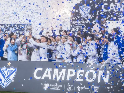 Levantaron el trofeo: Dos ex Colo-Colo se consagraron campeones de la Supercopa Internacional en Argentina