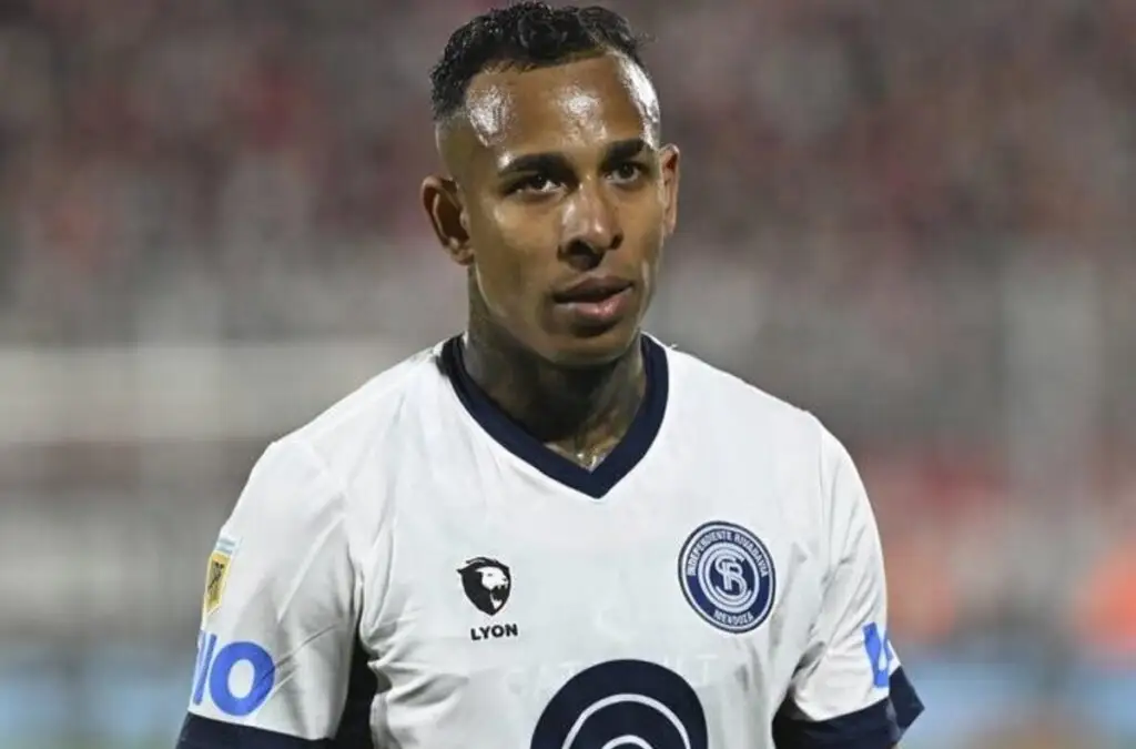 Colo-Colo buscaría a Sebastián Villa a mitad de año.