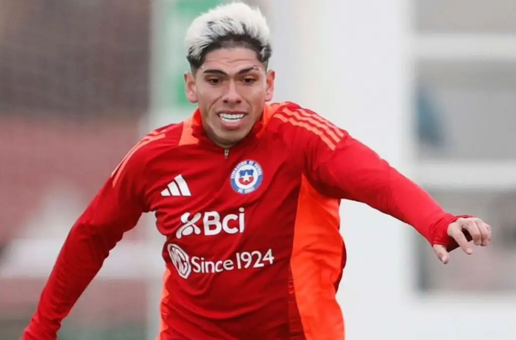 Carlos Palacios se perfila en la formación titular.