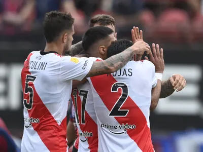 »Nuestro ángel de la guarda chileno»: Ex Colo-Colo anotó un golazo en Argentina