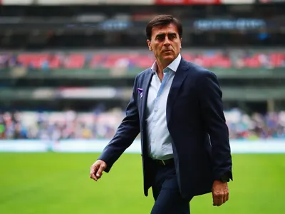 Ojo con esto: La dramática situación que tiene inquieto a Gustavo Quinteros de cara al inicio del torneo
