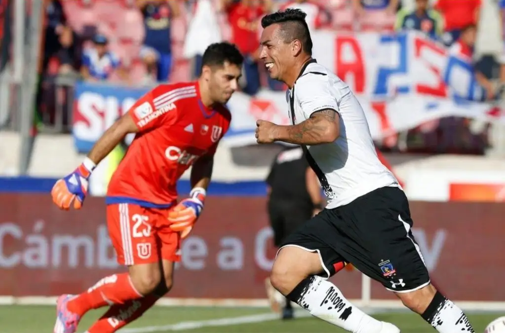 Esteban Paredes transformó a Johnny Herrera en una de sus víctimas favoritas.