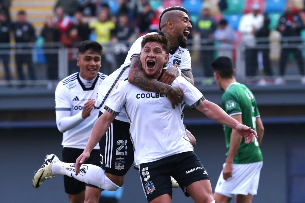 Colo-Colo celebrando un gol contra Audax Italiano.