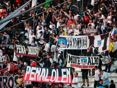 [Video] “Quiero seguirte por todo el mundo entero”: La curiosa aparición de hincha de Colo-Colo en Europa