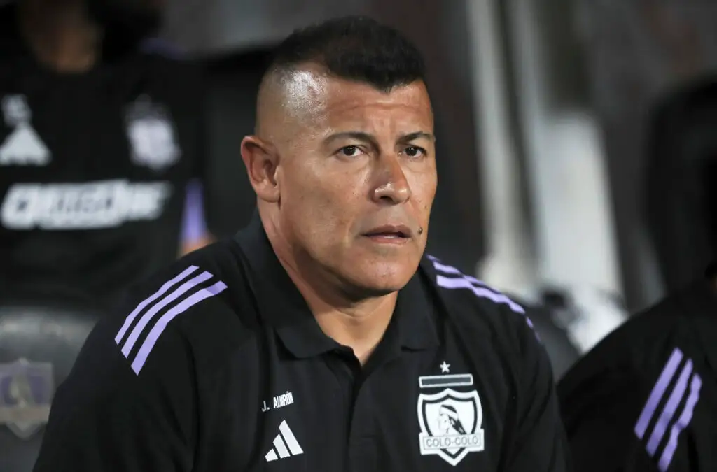 Jorge Almirón continúa al mando de Colo-Colo.