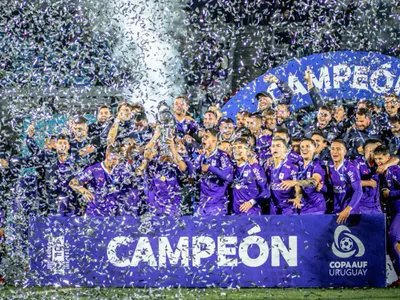 Fue figura en la final: Ex futbolista de Colo-Colo se coronó campeón en el fútbol uruguayo