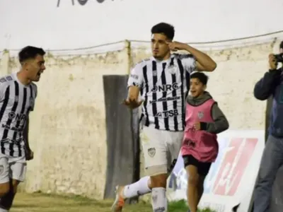 Iba a ser el «9» del futuro en Colo-Colo, su traspaso se cayó, pero ahora brilla en Argentina: ¡Anotó 12 goles!