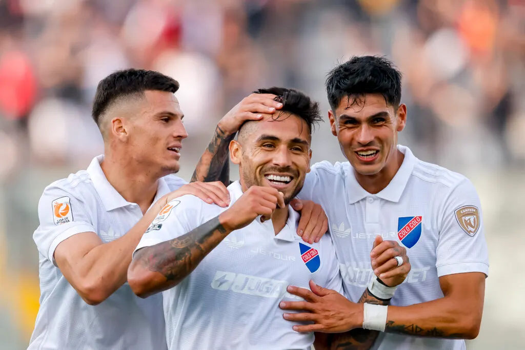 Futbol, Colo Colo vs Coquimbo Fecha 9, Liga de Primera 2025. El jugador de Colo Colo Marcos Bolados, festeja su gol durante junto a sus compañeros el partido de primera division disputado en el Estadio Monumental Davis Arellano, en Santiago de Chile. 26/04/2025. Resultados. Pepe Alvujar/Photosport Football, Colo Colo vs Coquimbo 9th turn, Division League 2025. Colo Colo’s player Marcos Bolados, celebrates his goal with his teammates during the first division match at the Monumental Davis Arellano Stadium, in Santiago, Chile. 26/04/2025 Pepe Alvujar/Photosport