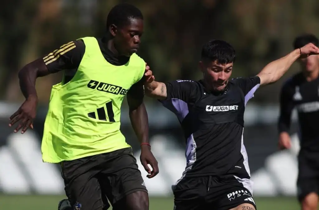 Colo-Colo realizó un amistoso de juveniles contra suplentes.
