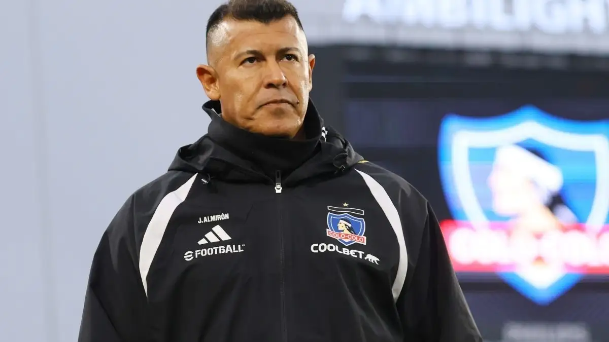 Jorge Almirón tiene contrato con Colo-Colo hasta diciembre de 2025.