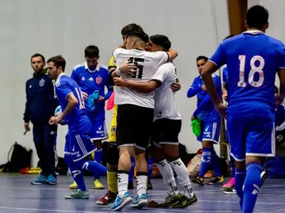 El impresentable actuar de hinchas de Universidad de Chile tras perder el clásico de futsal ante Colo-Colo