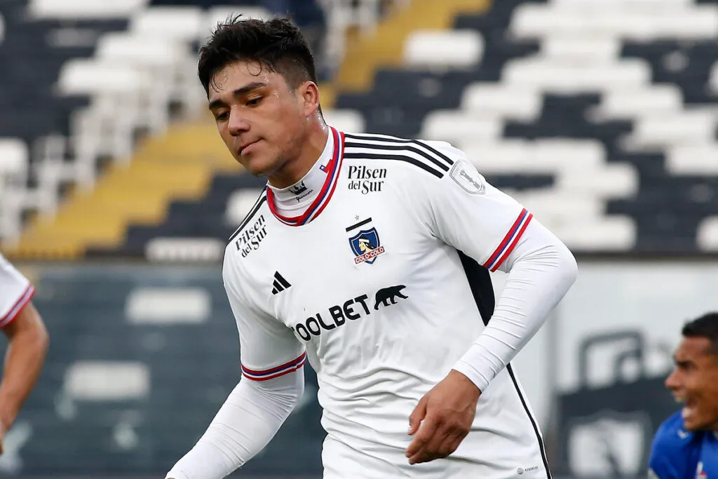 Damián Pizarro con la camiseta de Colo-Colo.