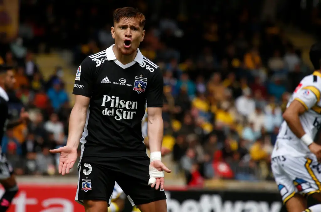 Leonardo Gil volverá a ser titular en el Superclásico frente a Universidad de Chile.