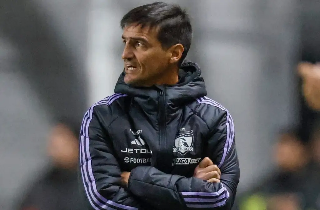 Ricchetti ya estuvo al mando de la banca colocolina ante el cuadro ‘cementero’. Foto: Andres Pina/Photosport.