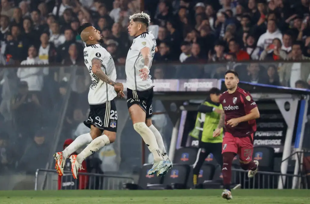 Johnny Herrera le entrega responsabilidad a Arturo Vidal y Carlos Palacios.
