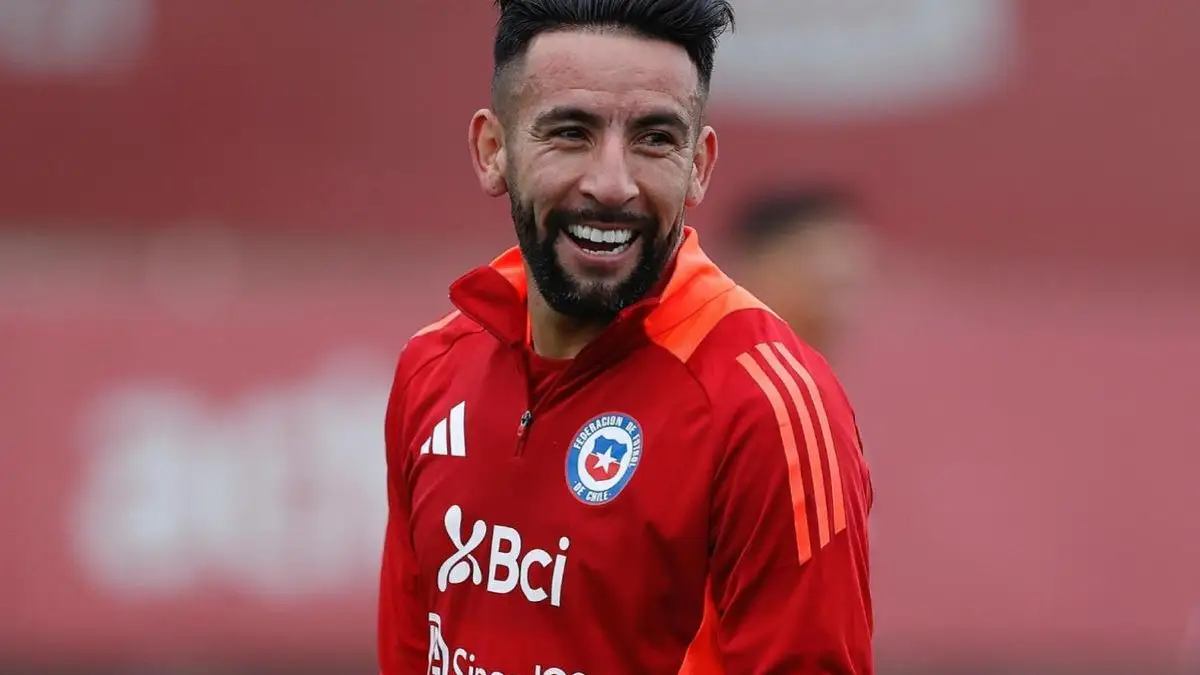 Mauricio Isla se mantuvo entrenando en Juan Pinto Durán mientras resolvía su llegada a Macul.