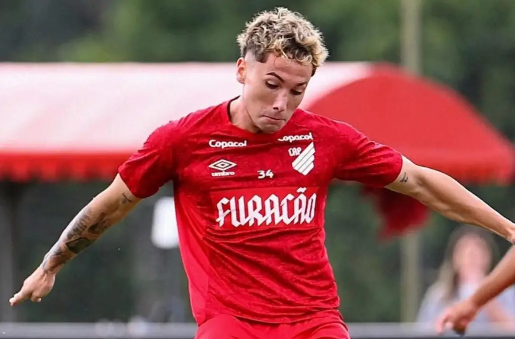 Luciano Arriagada dejó Athletico Paranaense.