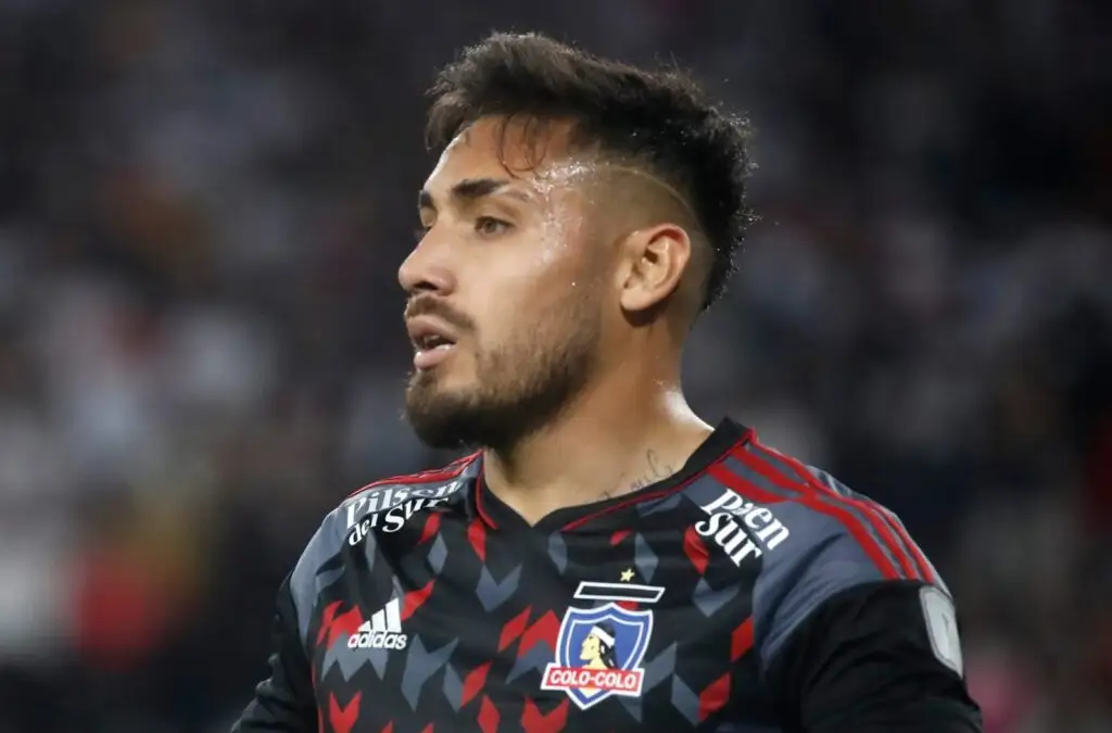 Marcos Bolados con la camiseta de Colo-Colo