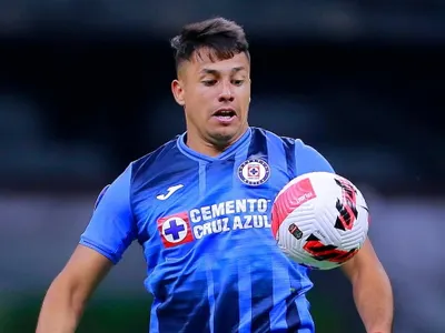 DT de Cruz Azul explicó la discusión que tuvo con Iván Morales