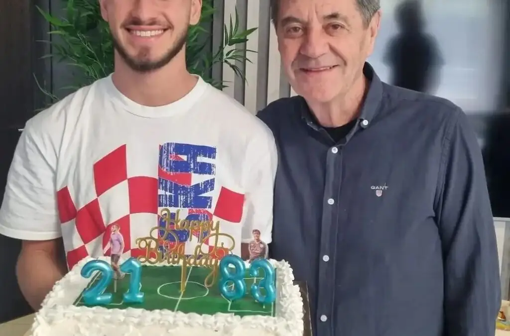 Mirko Jozic celebrando su cumpleaños 83.