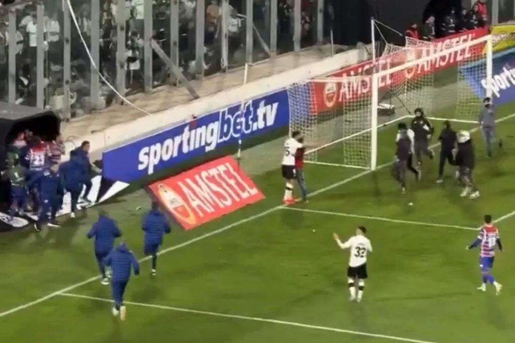 Emiliano Amor hinchas de Colo-Colo en el partido vs Fortaleza.
