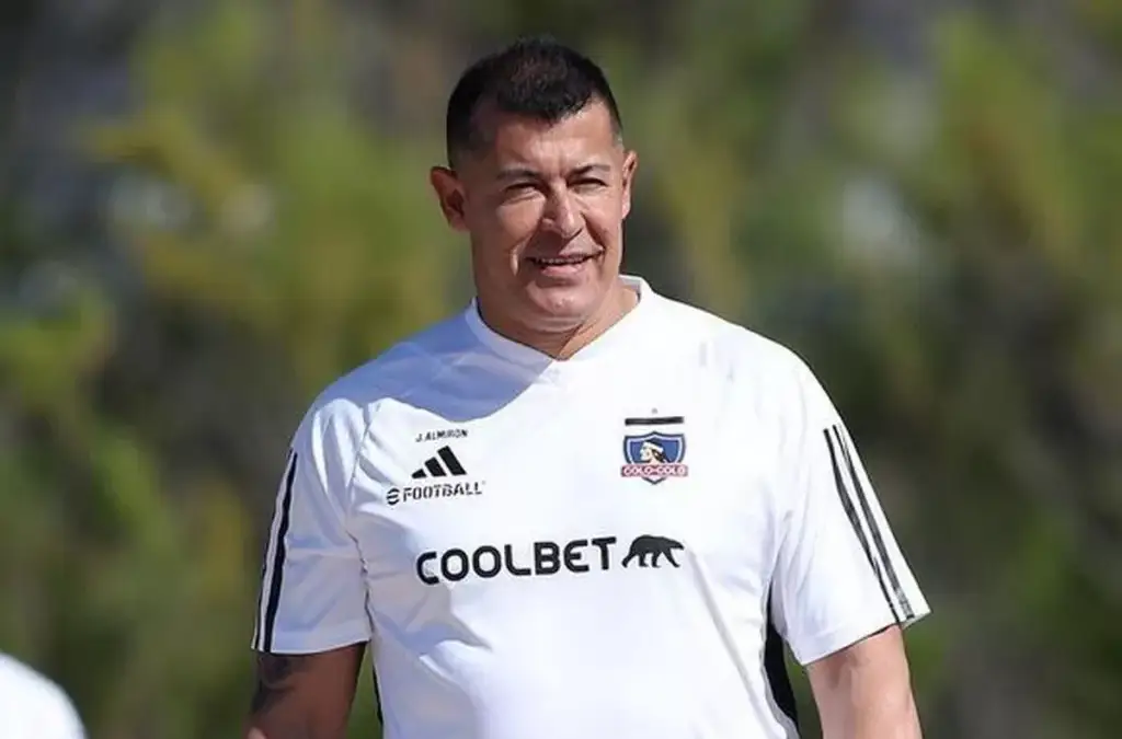 Jorge Almirón continúa trabajando en la conformación del plantel de Colo-Colo.