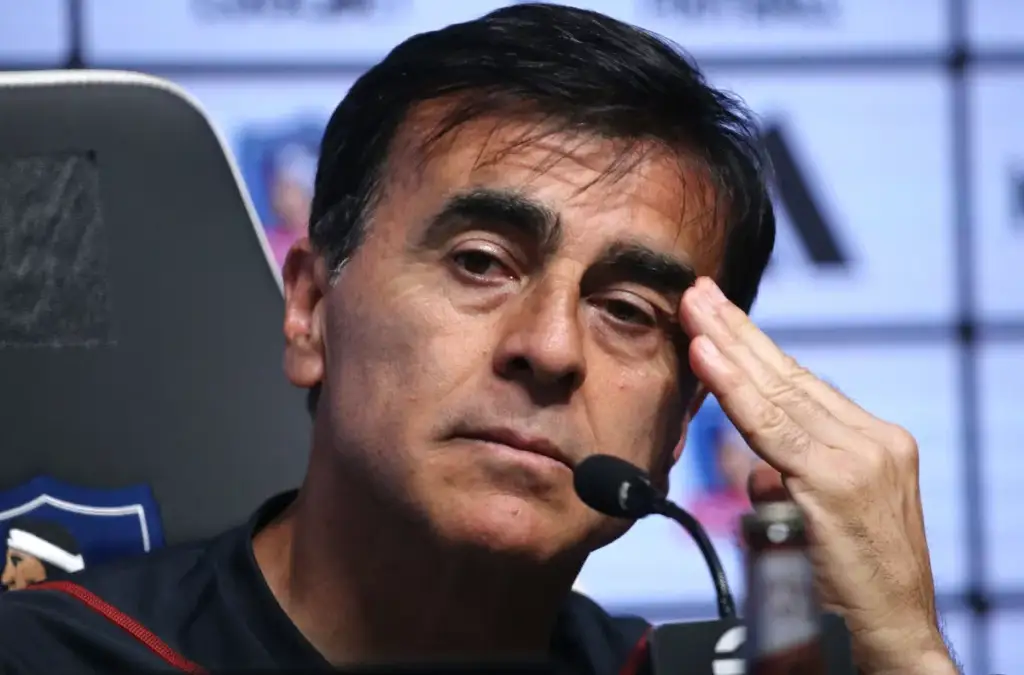 La continuidad de Gustavo Quinteros en Colo-Colo no está asegurada.